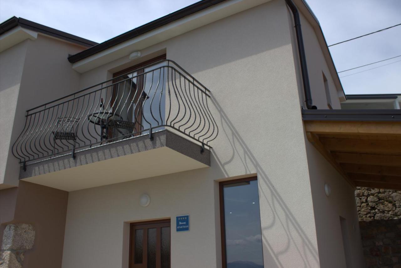 Apartman Sara S Pogledom Na More Lovran Exterior photo